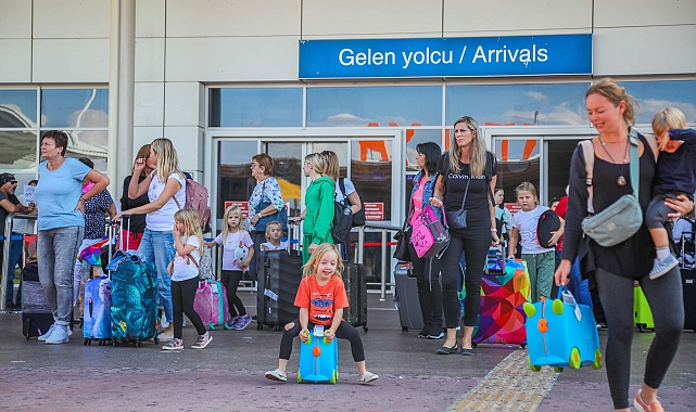 2023'te 1,3 milyar kişi seyahat etti: Fransa'dan rekor, Türkiye dünya beşincisi oldu