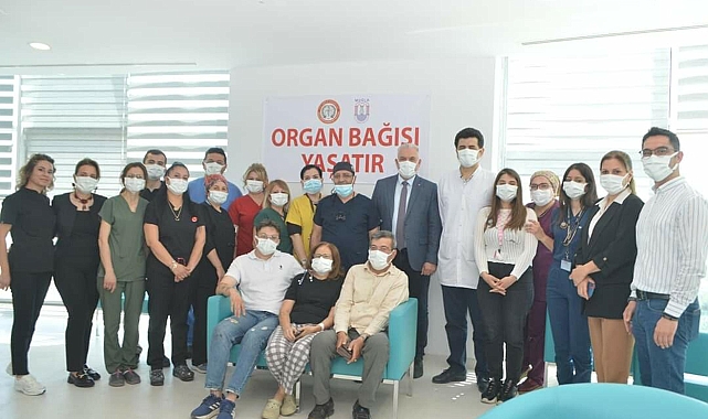 28 yıllık eşine böbreğini verdi