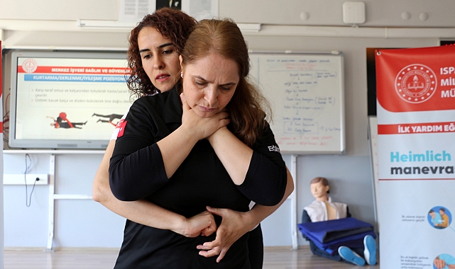 3 bin öğretmen, öğrenci ve veliye 'Heimlich' manevrası öğretildi