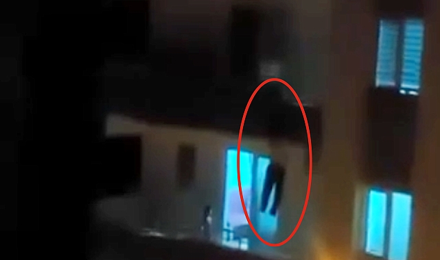 3'üncü kat balkonundan inmeye çalışırken minibüsün üzerine düşüp yaralandı