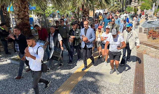 Akdeniz'den Ege'ye dostluk için yürüdüler