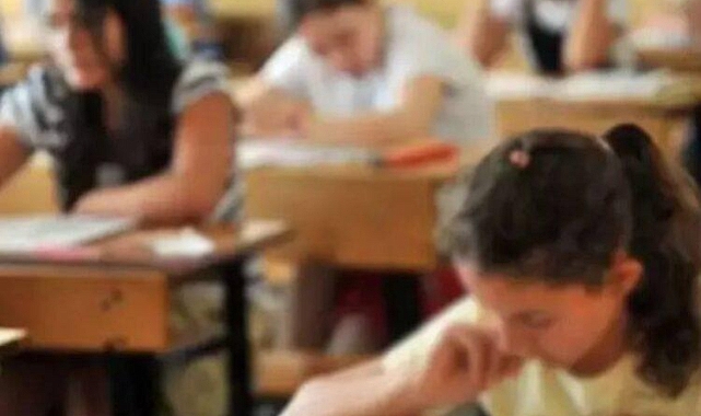 Antalya’da inanılmaz olay! Anne-babasının müstehcen görüntülerini sınıf arkadaşlarına izletti  
