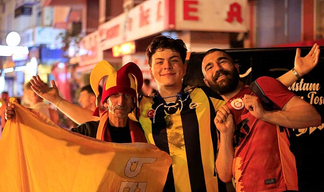 Antalya'da kutlamalara damga vuran dostluk görüntüsü