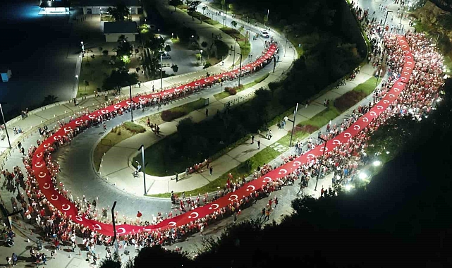 Antalya'da 19 Mayıs Coşkusu: Fener Alayı ve Ünlü Sanatçıların Konserleri