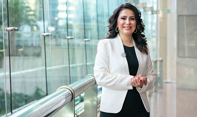 Doğal Cilt Bakımının Yeni Trendi: Arı Zehri Gücü