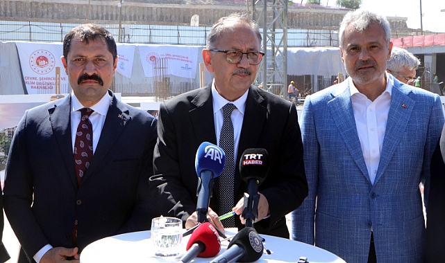 Bakan Özhaseki: Amacımız 1 yıl içinde 140 bin hak sahibine evlerini teslim etmek