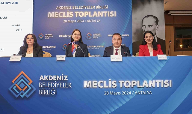 Başkan Böcek Akdeniz Belediyeler Birliği Başkanlığı'na seçildi