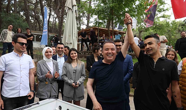 Başkan Böcek: "Gençlerimizin geleceğe umutla bakması için çalışıyoruz"