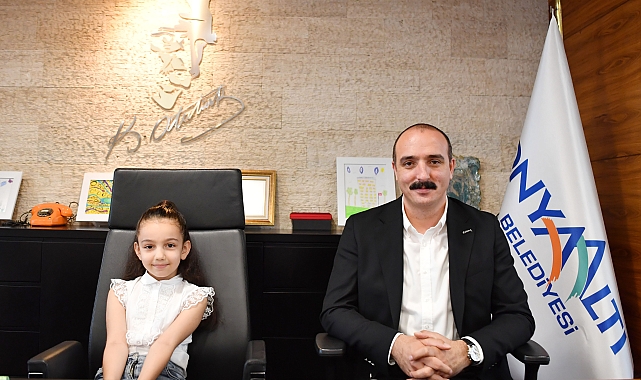 Başkan Kotan, minik Zeynep'in gönlünü aldı