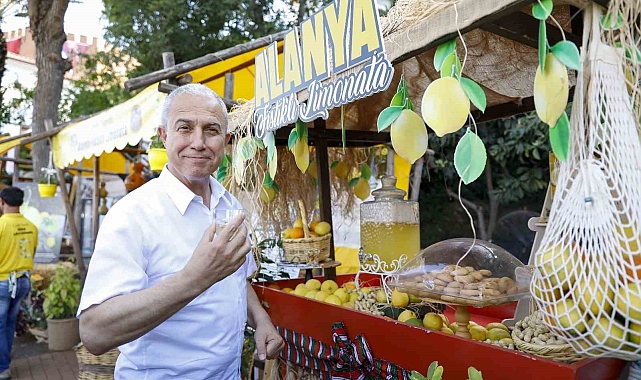Başkan Özçelik tescilli fıstıklı limonatayı tanıttı