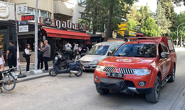 Burdur'da Kafede Yangın Sürprizi: Fritözden Sıçrayan Yağ Paniğe Yol Açtı