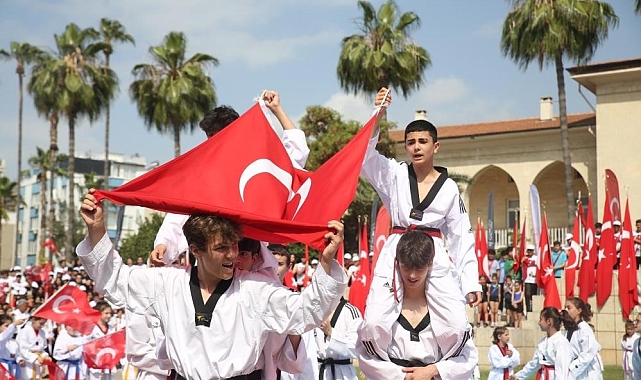 Mabel Matiz ve Manuş Baba Mersin'de! Büyükşehir Belediyesi Gençleri Eğlenceye Davet Ediyor
