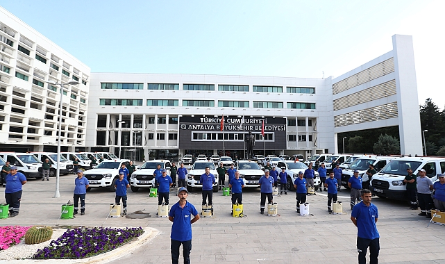 Büyükşehir'den Haşerelere Karşı Mücadele: 1600 Personel ve 200 Araç Sahaya İndi