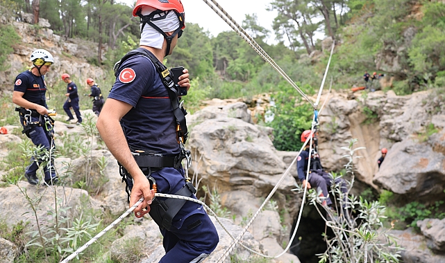 Büyükşehir'in itfaiyecileri eğitimde