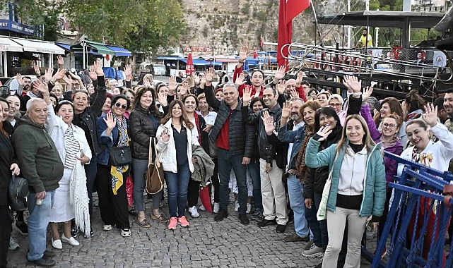 Çevreci kağıtlara yazılan dilekler Akdeniz'le buluştu