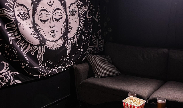 Çiftlere özel sinema salonu