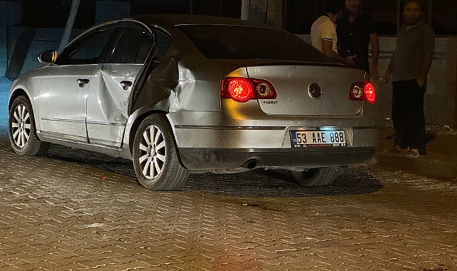Çöp atmak için araçtan inen kadına otomobil çarpıp kaçtı