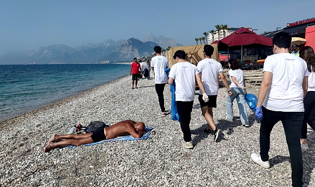 Deniz Temiz Derneği’nden Konyaaltı temizliği