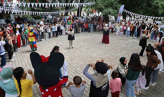 Depremzede 400 öksüz ve yetim çocuk düzenlenen etkinlikte doyasıya eğlendi