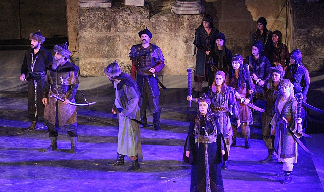 'Devlet Ana' oyunu Aspendos'ta sahnelendi