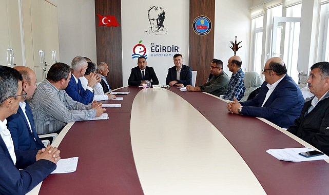 Eğirdir Kaymakamı Adem Çelik, muhtarlarla tanıştı