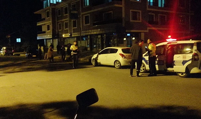 Ehliyetsiz sürücünün kullandığı motosikletle otomobil çarpıştı: 3 yaralı