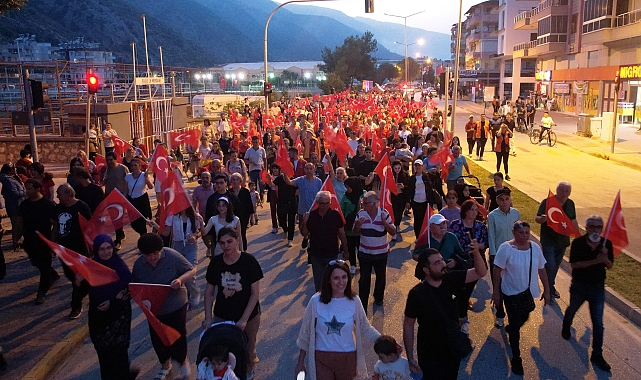 Finike'de 19 Mayıs Coşkusu: Atatürk ve Gençlik Anıldı!
