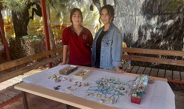 Gazipaşa'da öğrencilerden "Deniz Kaplumbağalarına Cumhuriyetin 100. Yılında 100 Rüzgar Çanı"