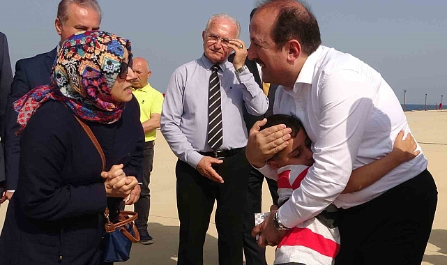 Gelmesini beklediği valiyle karşılaştı: 6 yaşındaki çocuğun vali sevgisi