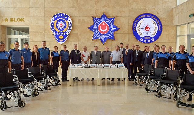 Gurbetçilerden tekerlekli sandalye hediyesi