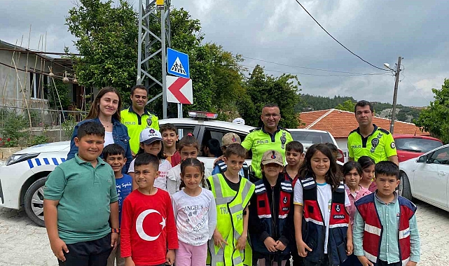 Hatay'da polisten öğrencilere trafik eğitimi