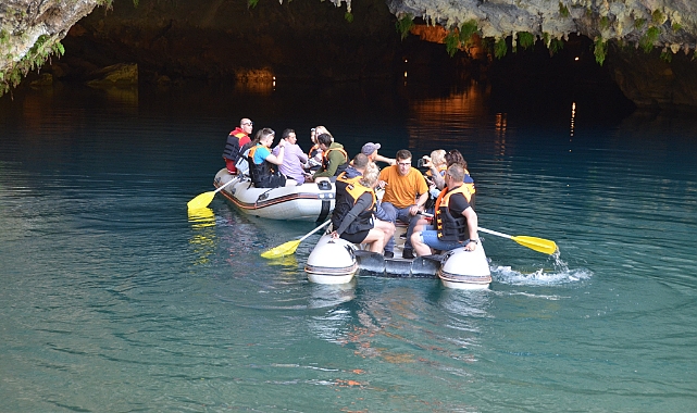 Hava sıcaklığı yaz-kış değişmiyor, turkuaz rengiyle hayran bırakıyor
