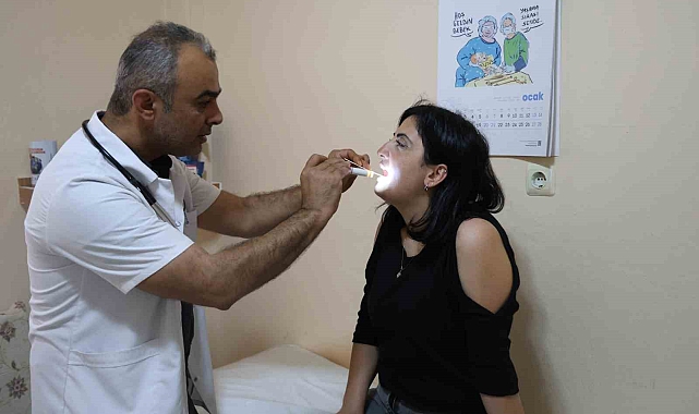 Havaların ısınmasıyla tozun etkisini hissettirdiği enkaz kentte yaşayan vatandaşlara maske uyarısı