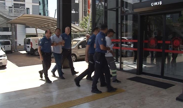 İçinde öğrencilerin bulunduğu servis aracına sopalı saldırı olayının şüphelileri adliyeye sevk edildi