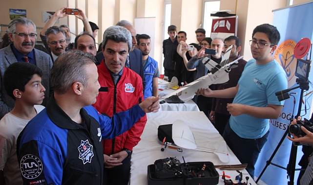 İlk Türk astronot Gezeravcı, Elazığ'da öğrencilerle buluştu