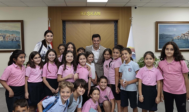 İlkokul öğrencileri, merak ettiklerini Başkan Ünlü'ye sordu