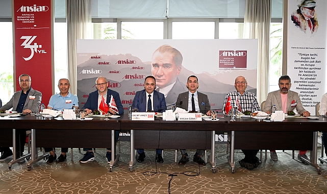 İş ilişkilerinde hukuki köprü ve çözüm önerileri konuşuldu
