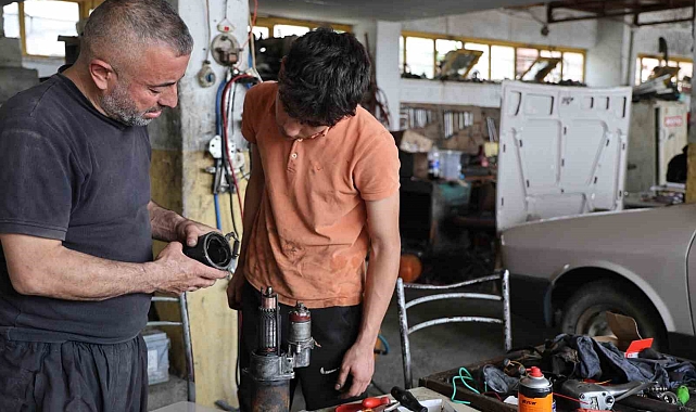 İşçiler bayrama tamirhanede girdi
