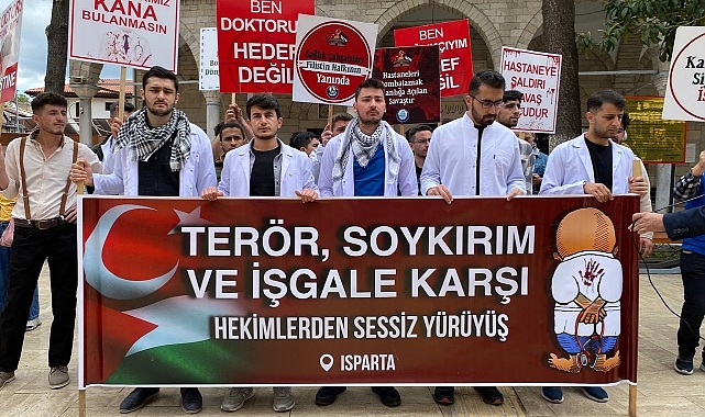 Isparta'da sağlık çalışanları Filistin için yürüdü