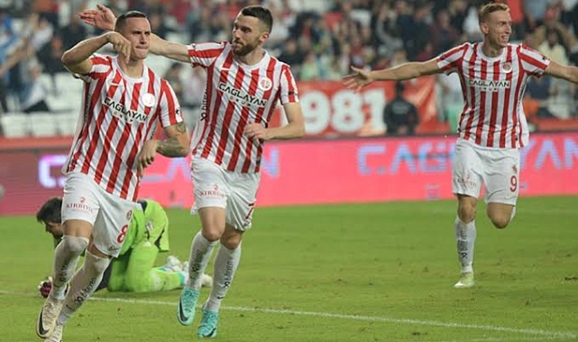 İşte Antalyaspor- Adana Demirspor maçının ilk 11'leri…