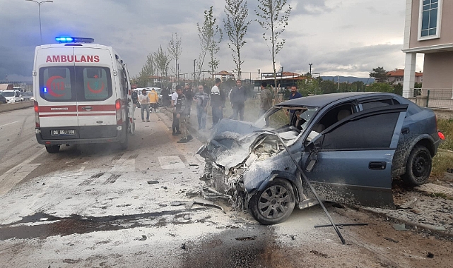 Kaza yapan araçlardan biri alev aldı: 2 yaralı