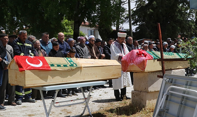 Kendi nişanına giderken kazada ölen abla ile kardeşi yan yana toprağa verildi