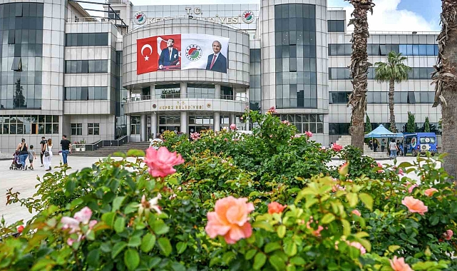 Kepez Belediyesi Atatürk Anıtı'nı bakıma aldı