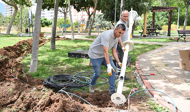Konyaaltı'nda parklar aydınlanıyor