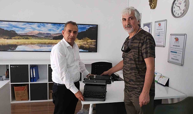 Kemer'e Geçmişten Bir Esinti: 1950 Model Daktilo Kültür Evi'nde