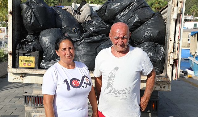 Marmaris'de Avcı çifti, koylarda 150 torba çöp topladı