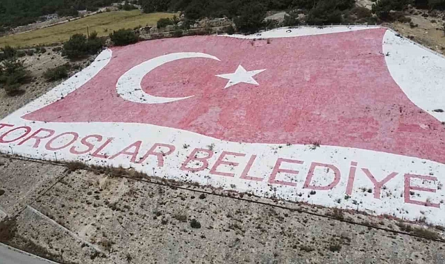 Mersin'in simgesi haline gelen dev Türk bayrağı bakıma alınıyor