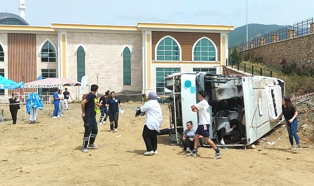 MEÜ'lü öğrenciler Ulusal Ralli Travma Rallisi'nde üçüncü oldu