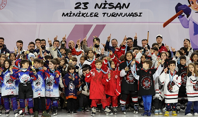 Minik hokeyciler sezona hızlı başladı
