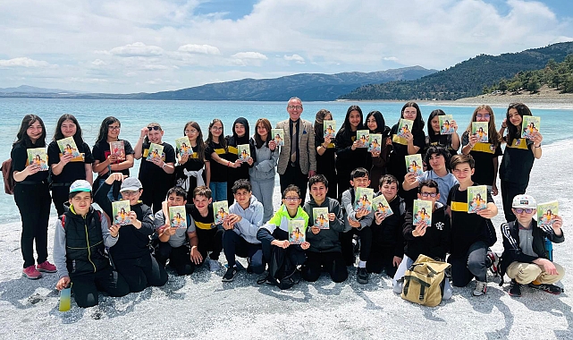 Öğrenciler antik kentte ve göl kıyılarında kitap okudu